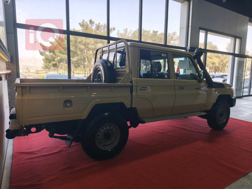 تويوتا لاند كروزر 70 بيك اب